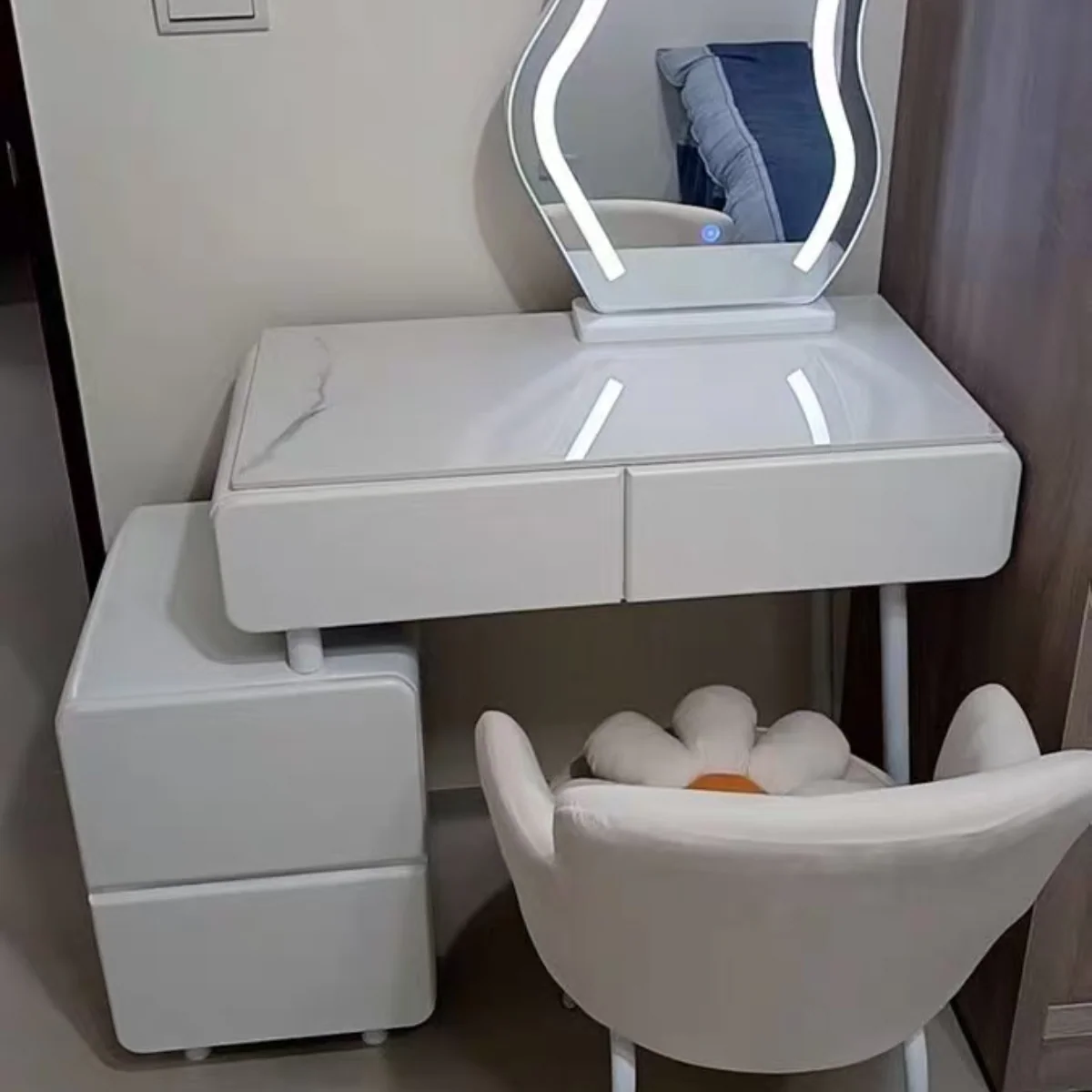 שידת איפור מעוצבת עם שידת צד כולל כסא ומראה דגם פורטו - Image 5