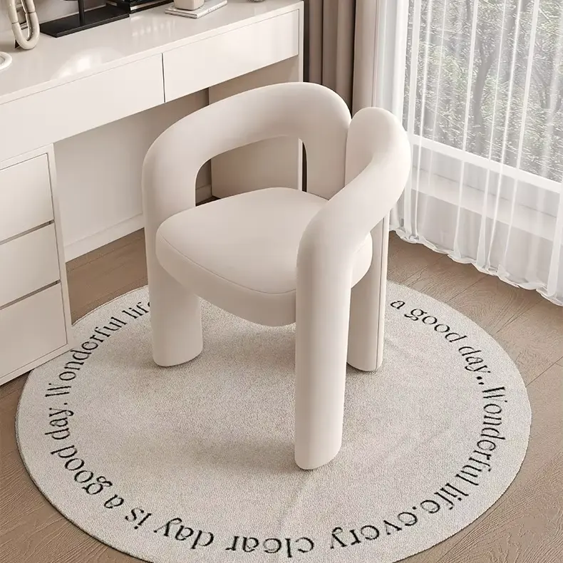 כסא בוקלה בעיצוב ייחודי בצבע לבן - Image 8